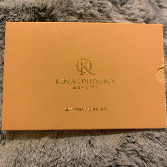 KENIA ONTIVEROS BEAUTY-Set and Devine Kit - Picture 5 of 8